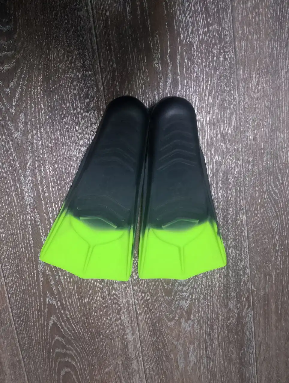 Продам ласты детские и шлем хоккейный юниорский