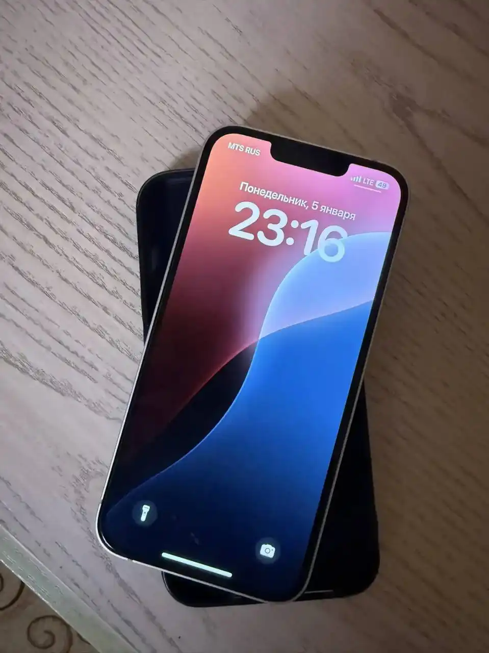 Продажа iPhone 13 128 ГБ белый