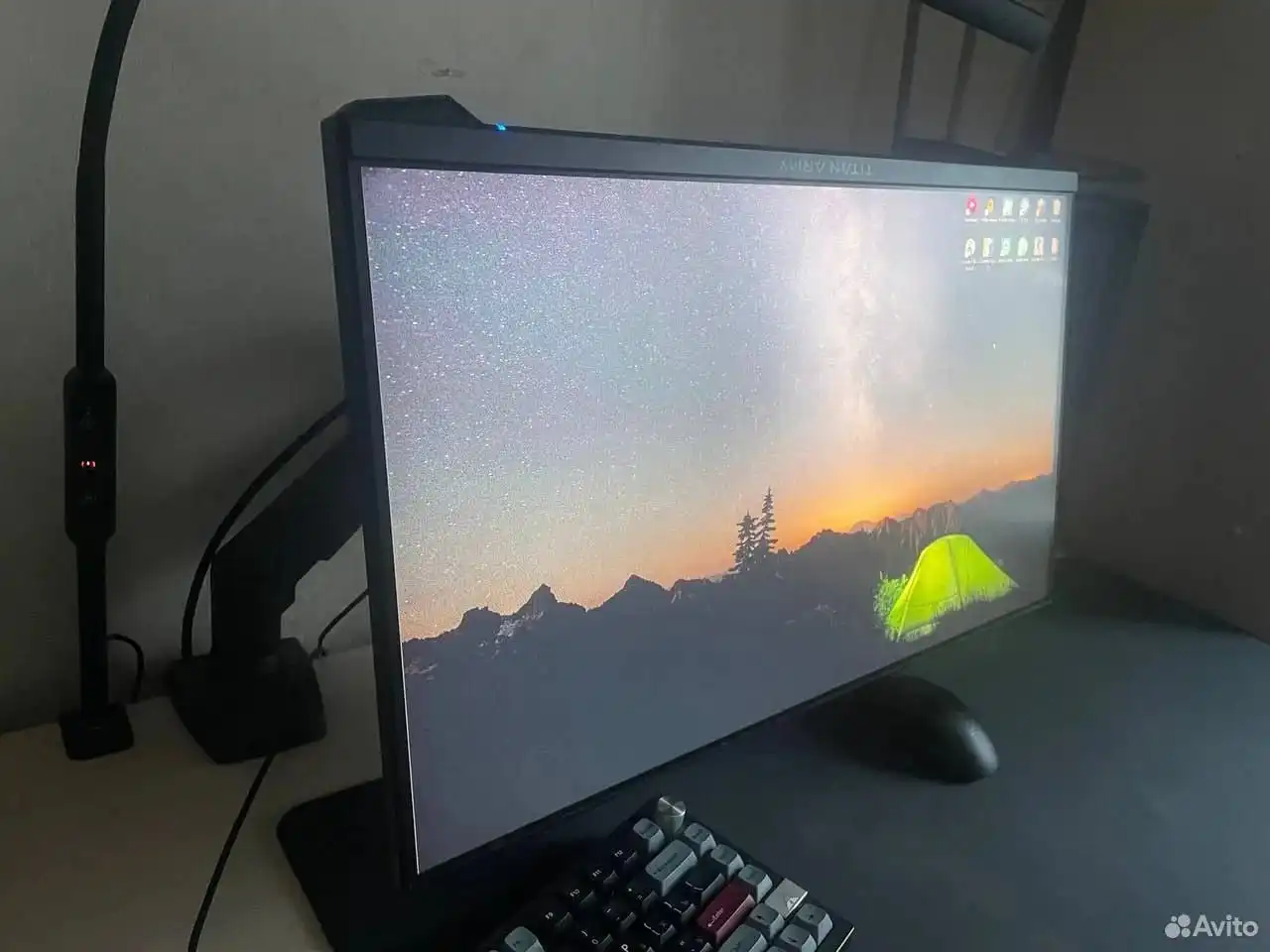 Монитор 165 Гц с кронштейном и блоком питания
