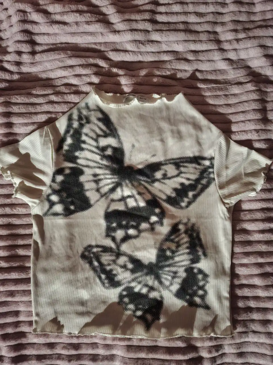 Продам короткие футболки 42 размера