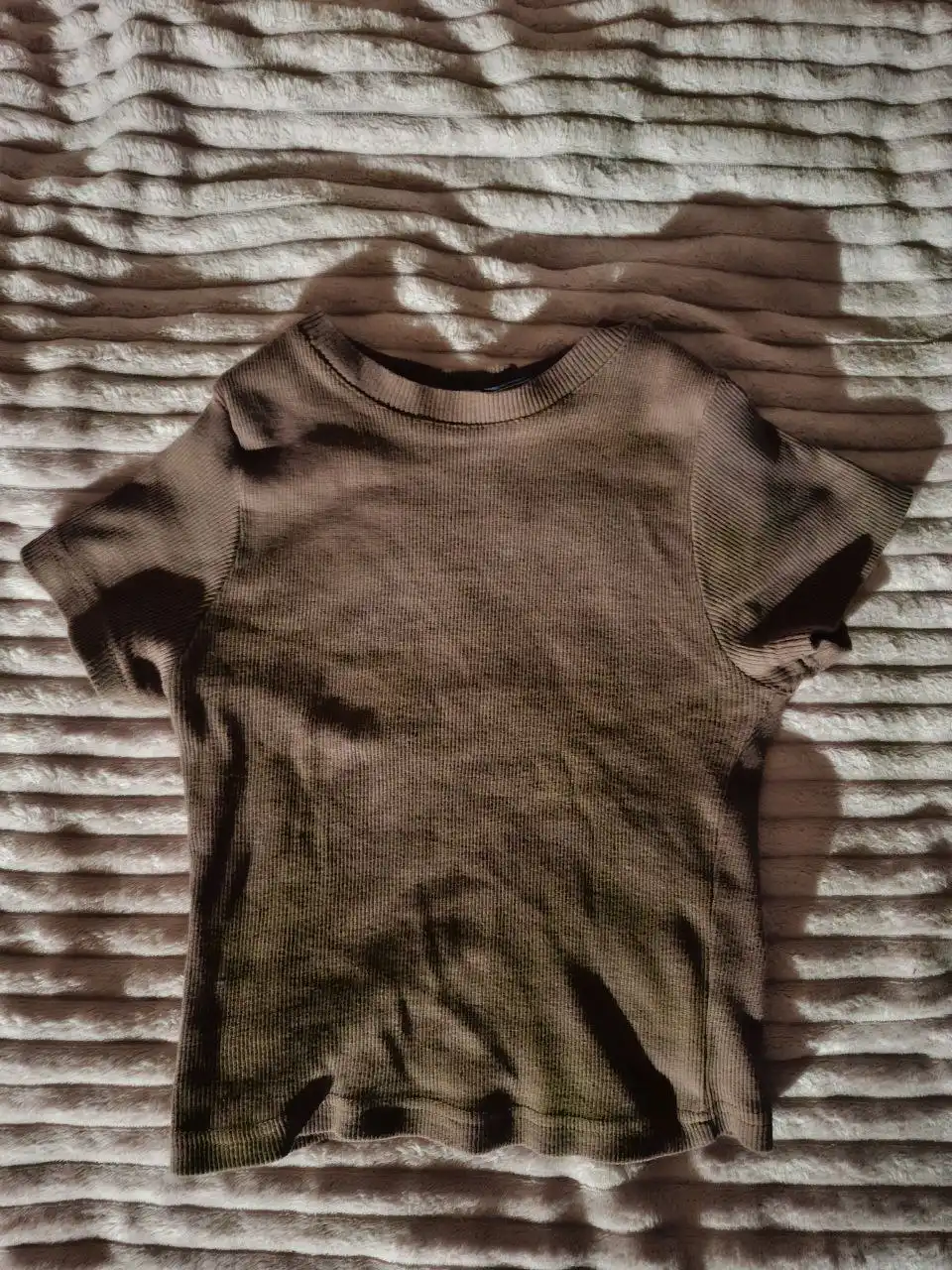 Продам короткие футболки 42 размера