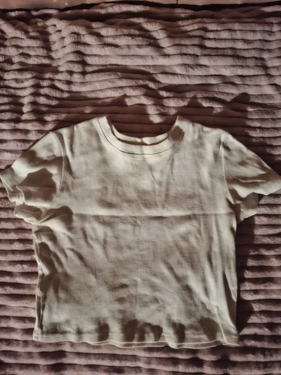 Продам короткие футболки 42 размера