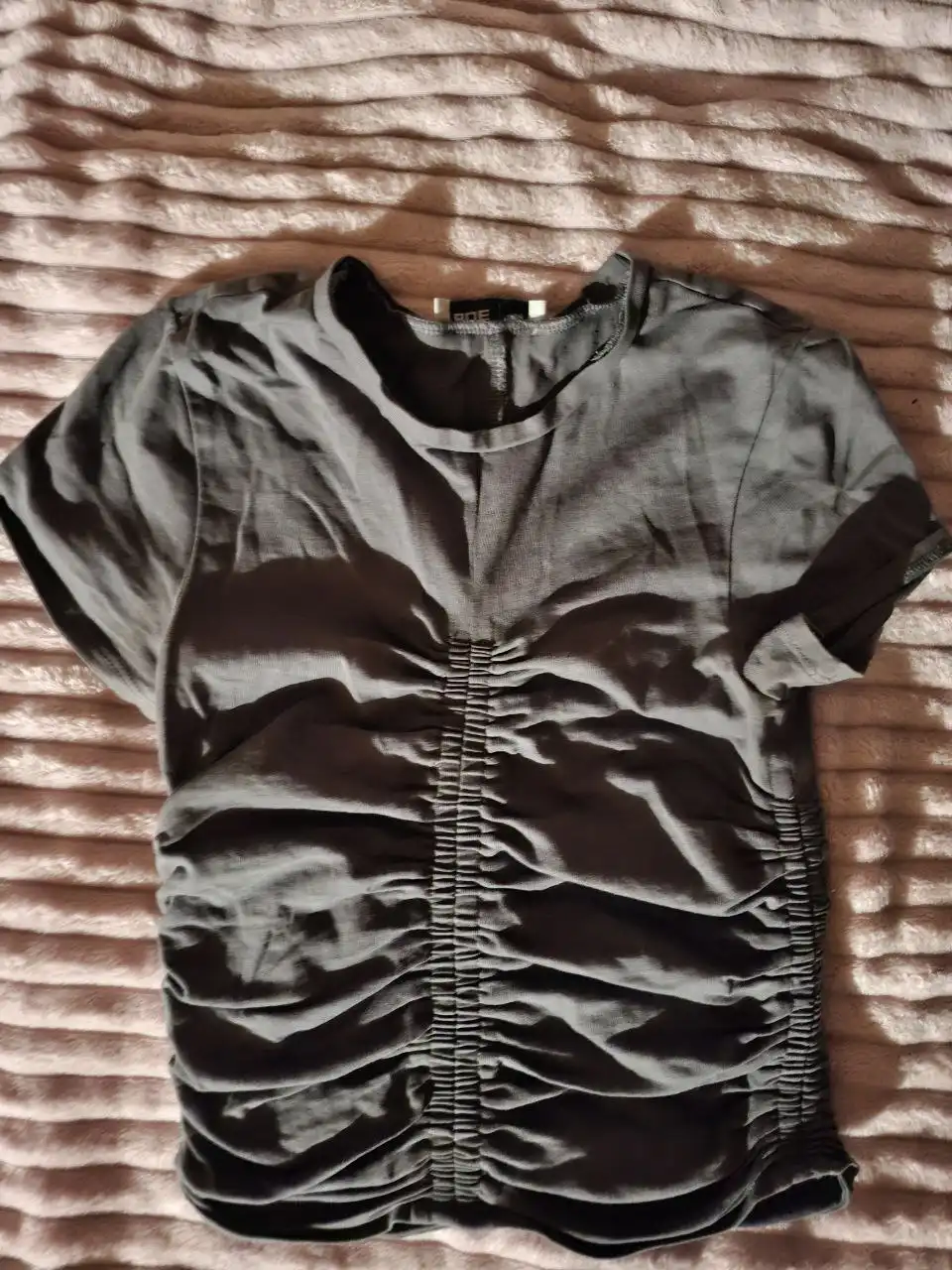 Продам короткие футболки 42 размера