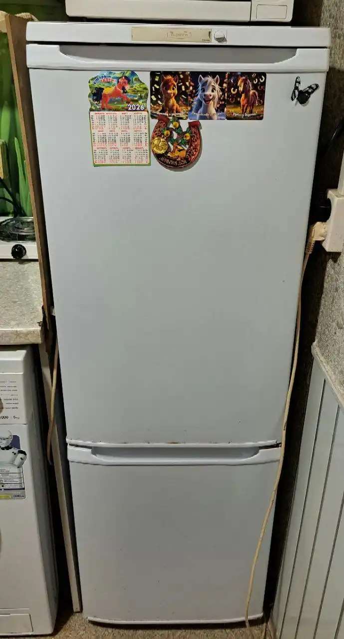 Продажа холодильника с утечкой - Холодильники (Барахолка) в Новосибирск