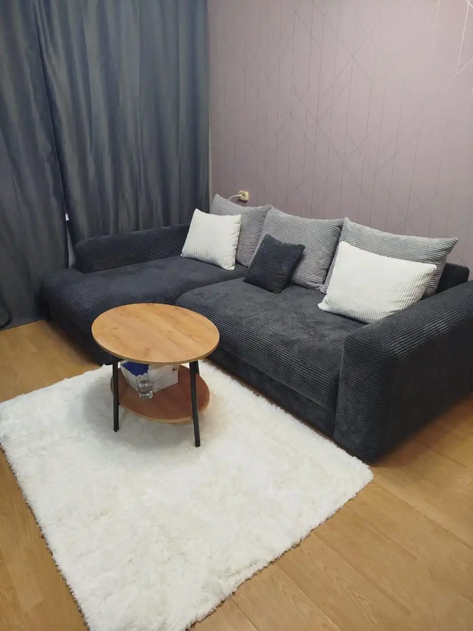 Стильный угловой диван серого цвета с вельветовой обивкой - Мебель (Для дома и дачи) в Новосибирск