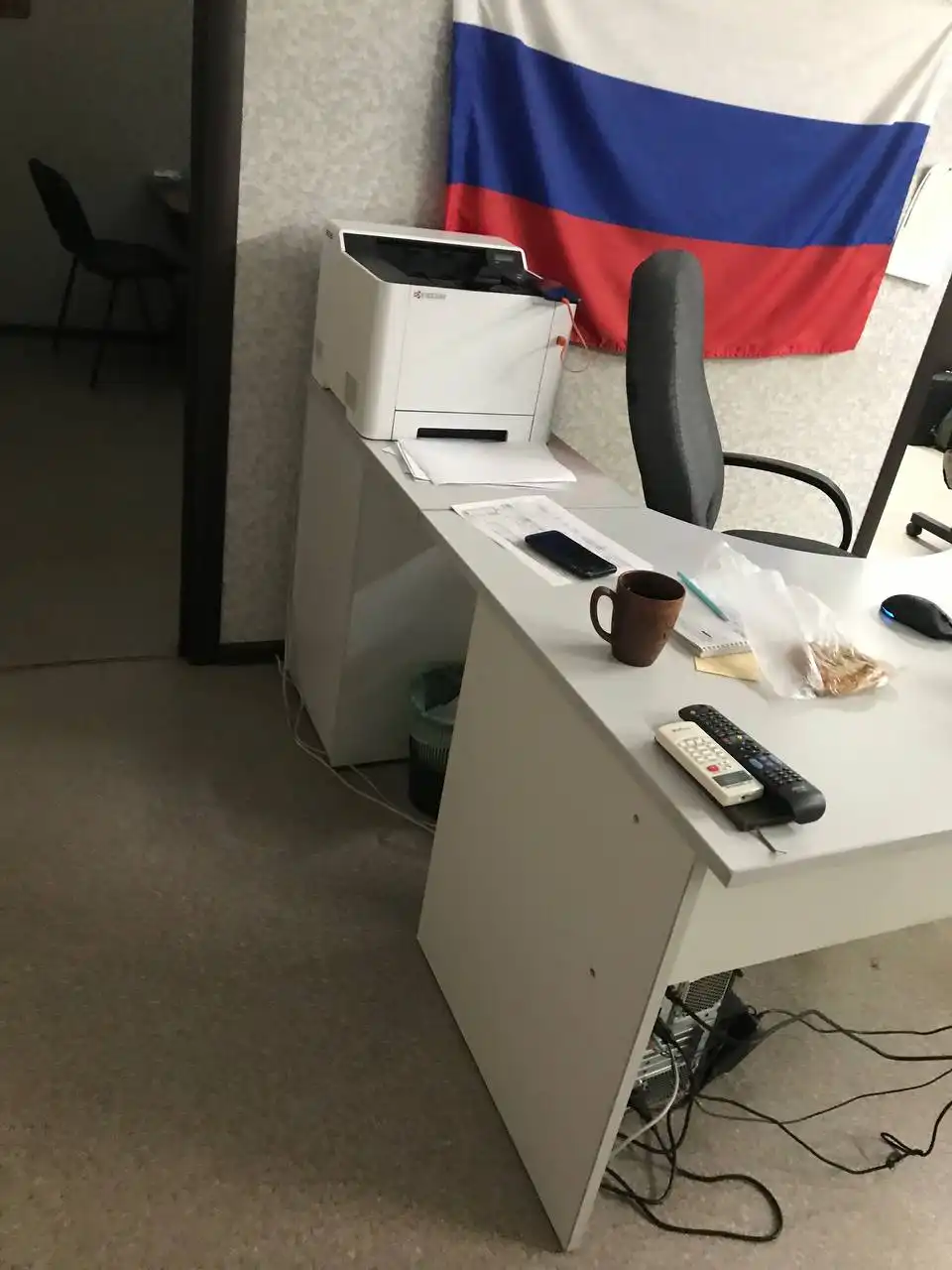 Стол с тумбой большой вместительный - Мебель (Барахолка) в Новосибирск