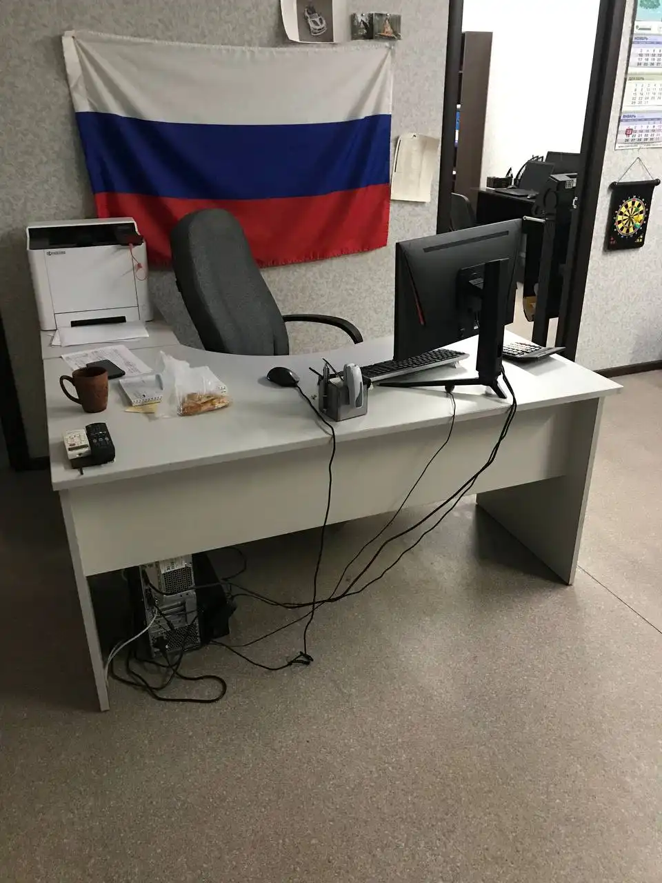 Стол с тумбой большой вместительный - Мебель (Барахолка) в Новосибирск