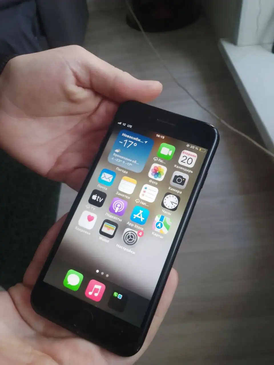 Айфон SE2020 64гб черный - Смартфоны (Электроника) в Новосибирск