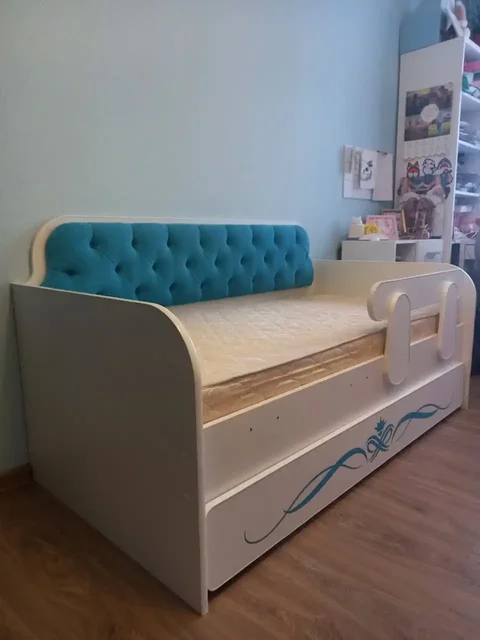 Продажа двух детских кроватей в отличном состоянии - Постельное бельё в Новосибирск