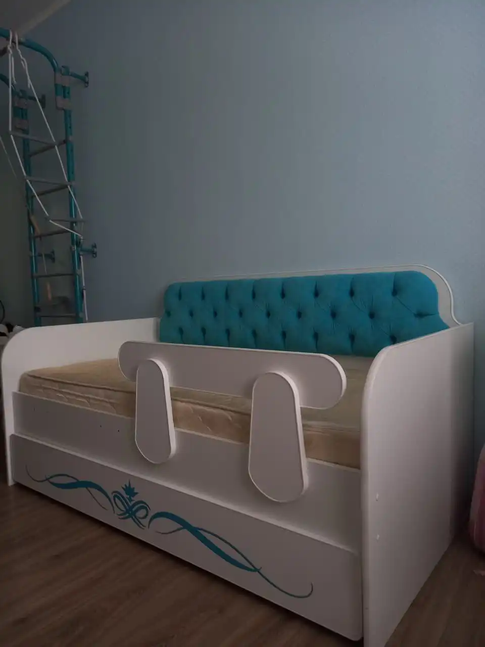Продажа двух детских кроватей в отличном состоянии - Детская мебель (Товары для детей) в Новосибирск