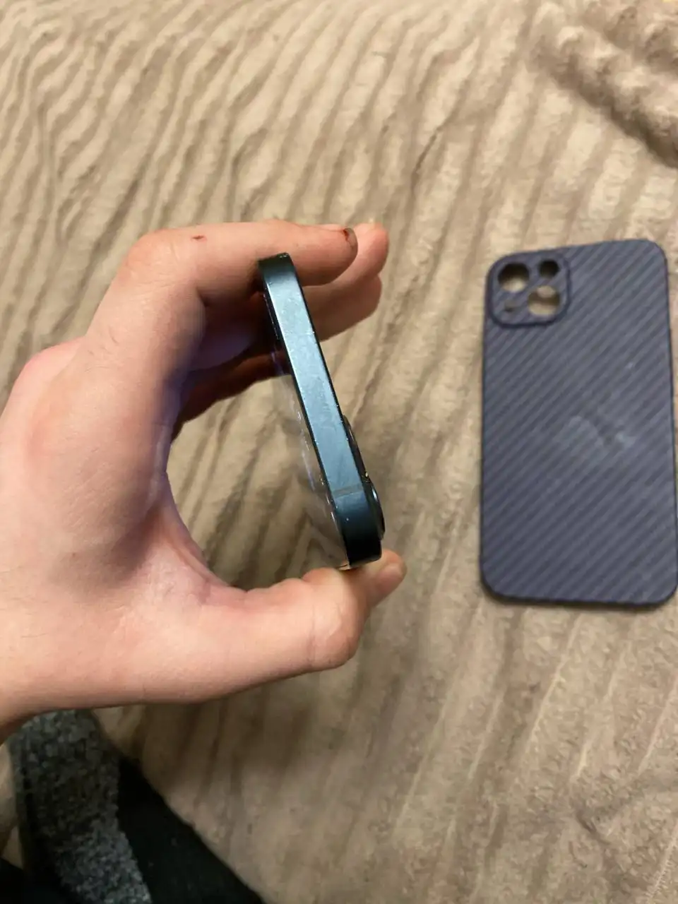 Продам iPhone 13 и Apple Watch Series 5 - Смартфоны и гаджеты (Электроника) в Новосибирск