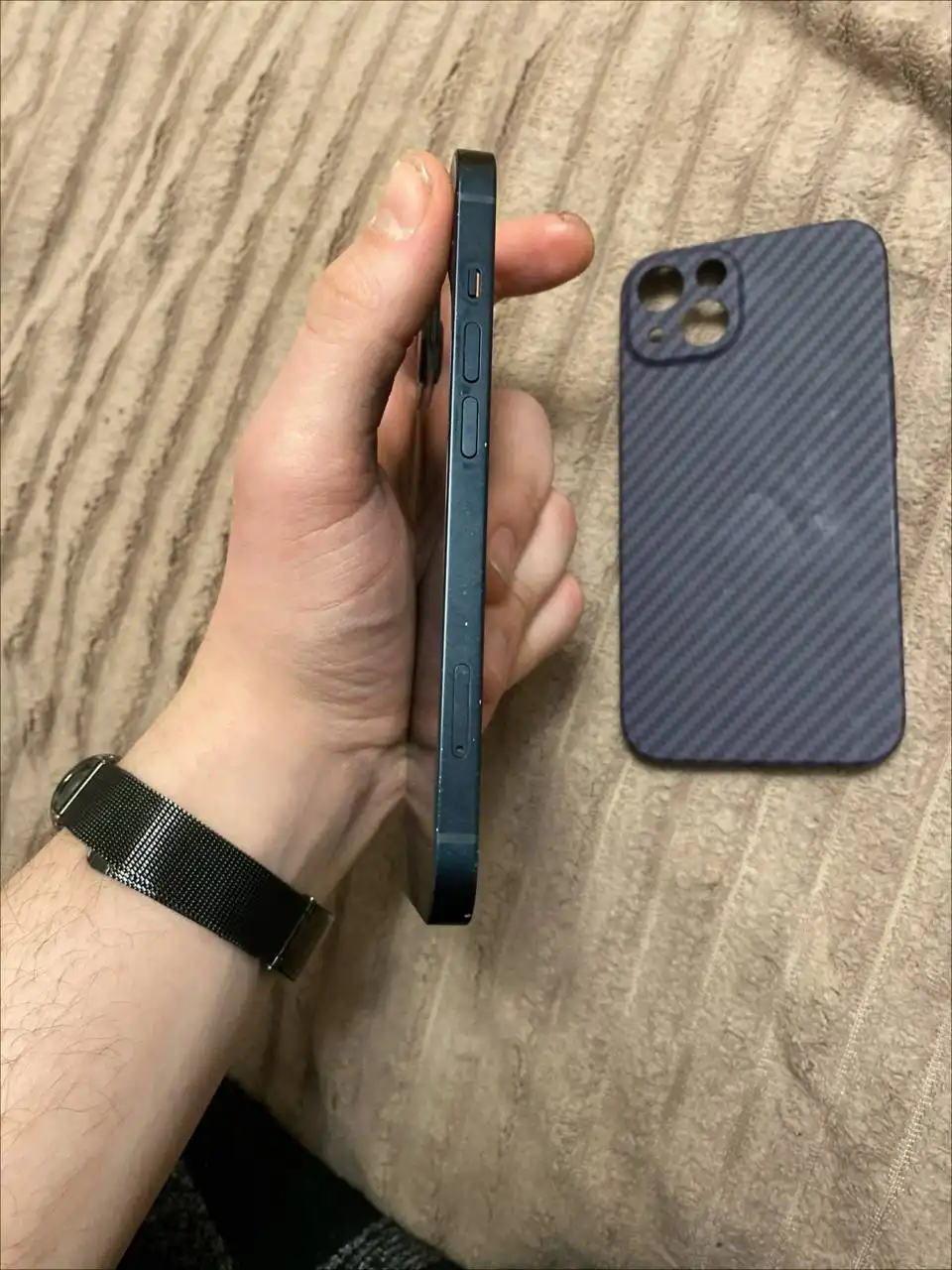 Продам iPhone 13 и Apple Watch Series 5 - Смартфоны и гаджеты (Электроника) в Новосибирск