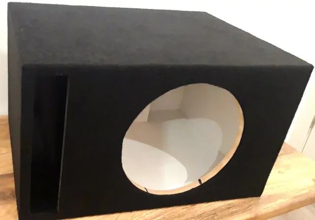 Продам короб для сабвуфера 12 дюймов - Автобарахолка в Новосибирск