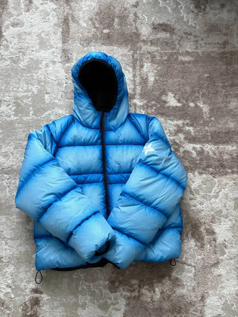 Продам оригинальный пуховик Tommy Sinny - Верхняя одежда (Одежда) в Новосибирск