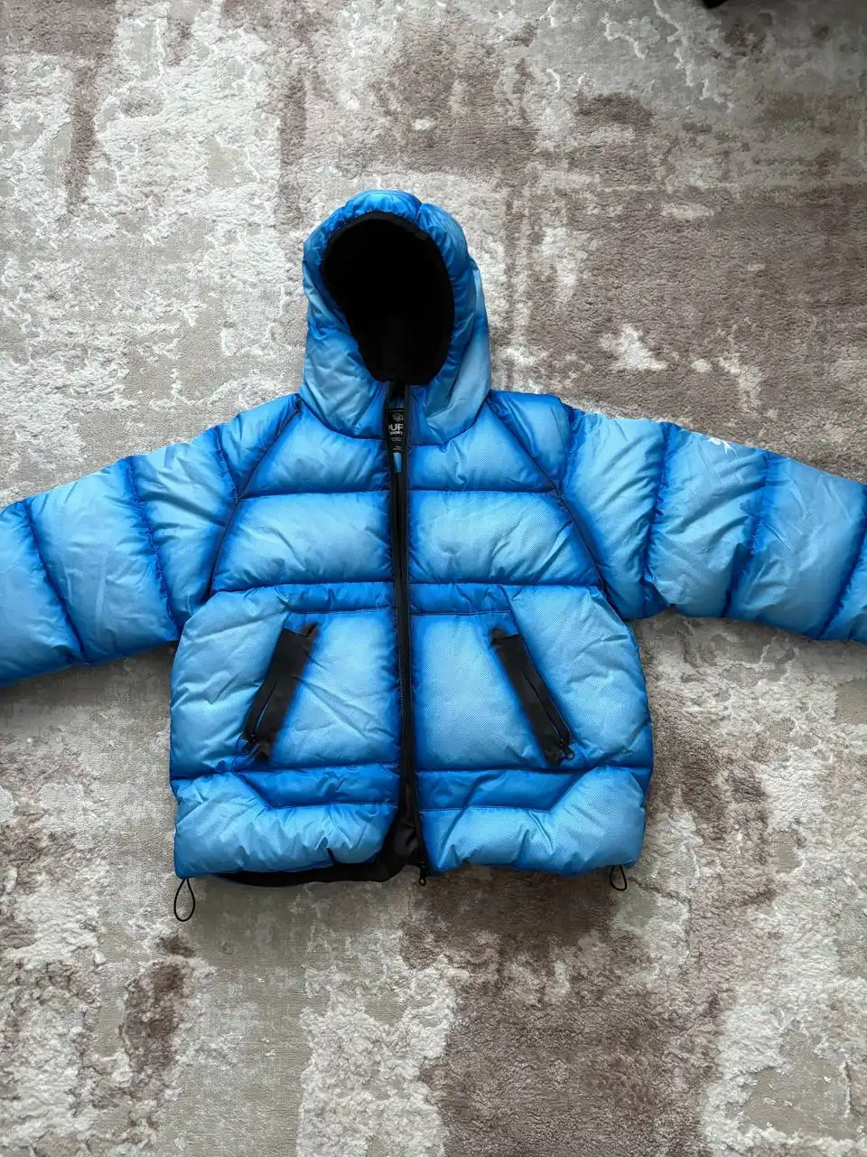 Продам оригинальный пуховик Tommy Sinny - Верхняя одежда (Одежда) в Новосибирск