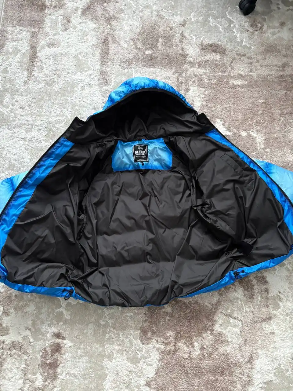 Продам оригинальный пуховик Tommy Sinny - Верхняя одежда (Одежда) в Новосибирск