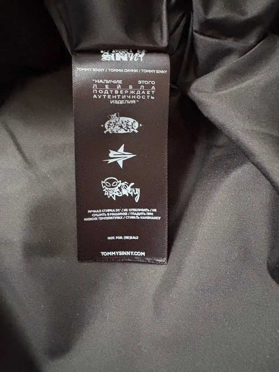 Продам оригинальный пуховик Tommy Sinny - Верхняя одежда (Одежда) в Новосибирск