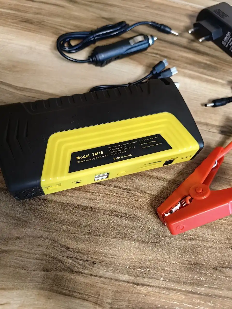 Пусковое устройство бустер 68800mAh 600A - Автоаксессуары (Барахолка) в Новосибирск