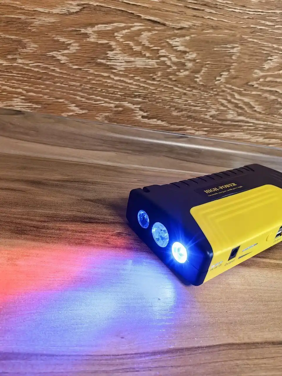 Пусковое устройство бустер 68800mAh 600A - Автоаксессуары (Барахолка) в Новосибирск