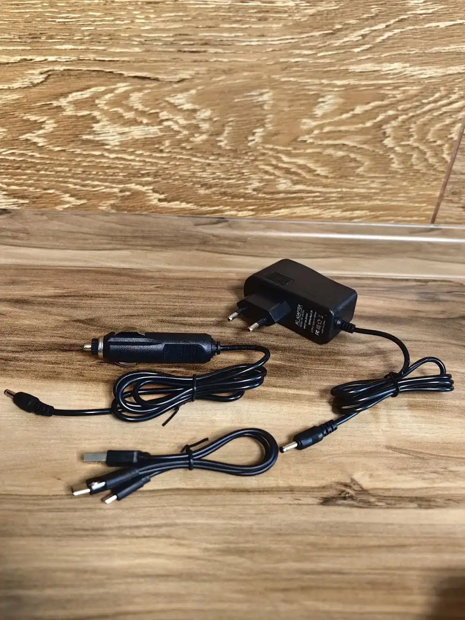 Пусковое устройство бустер 68800mAh 600A - Автоаксессуары (Барахолка) в Новосибирск