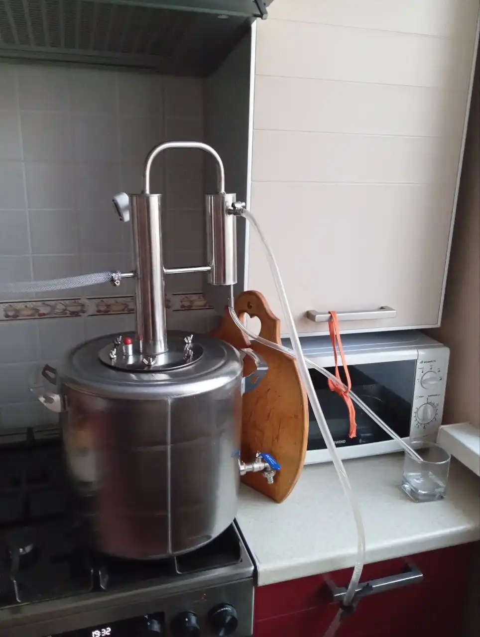 Отдам даром самогонный аппарат, спорт инвентарь, коптильню - Разное (Барахолка) в Новосибирск