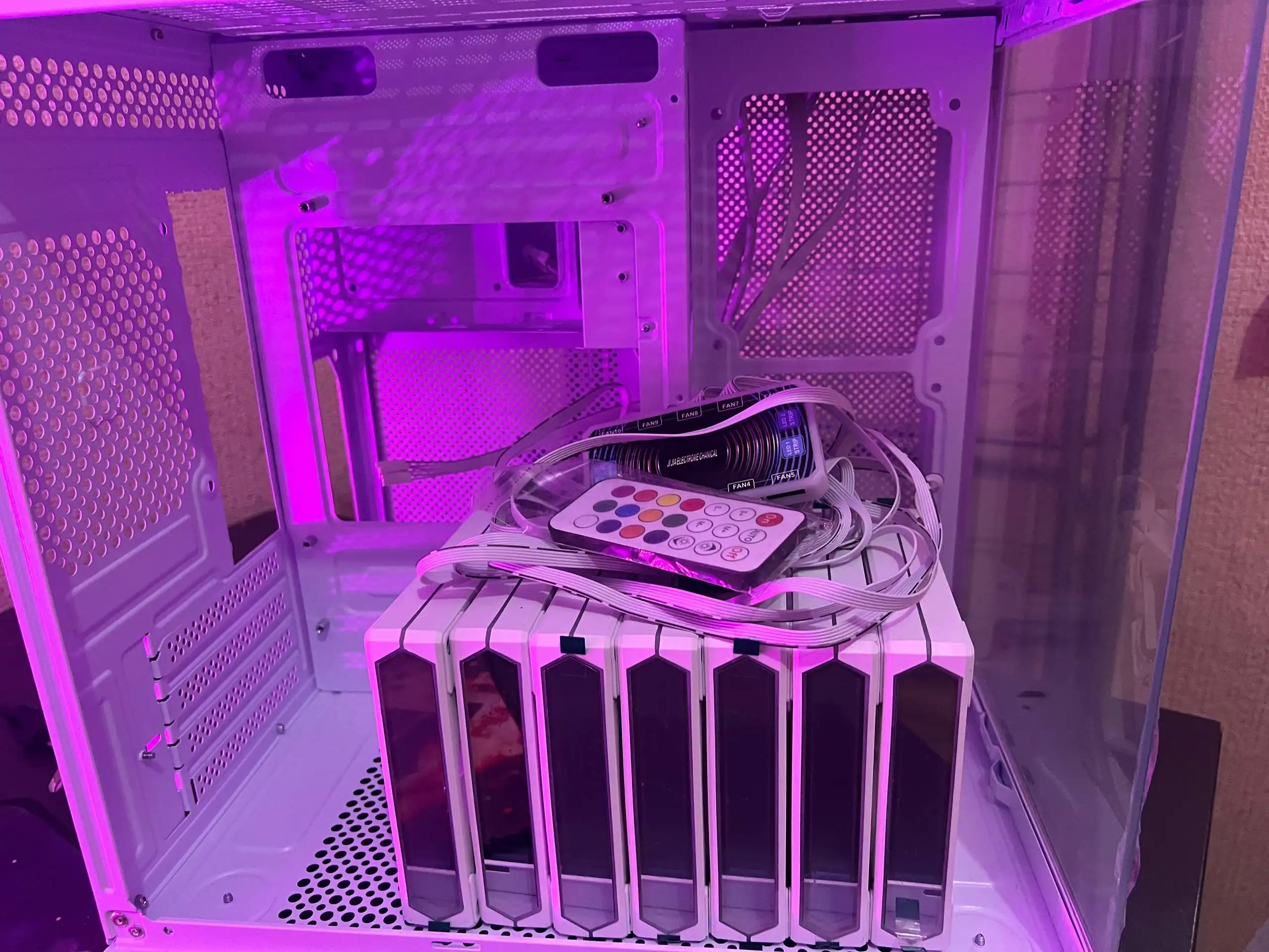 Игровой корпус для компьютера с вентиляторами - Компьютерные комплектующие (Электроника) в Новосибирск