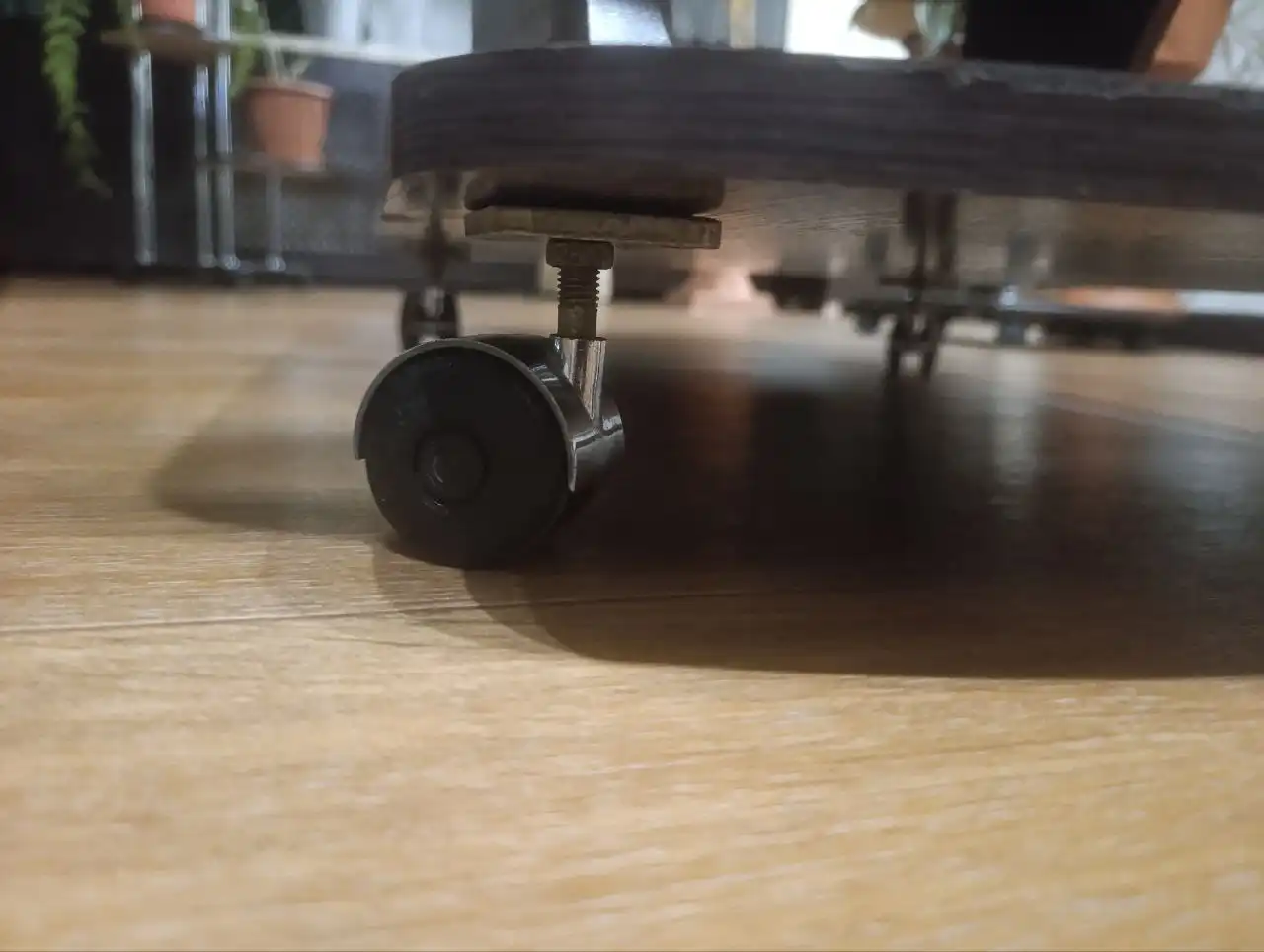 Столик на диванных колёсах 900*585 - Барахолка в Новосибирск