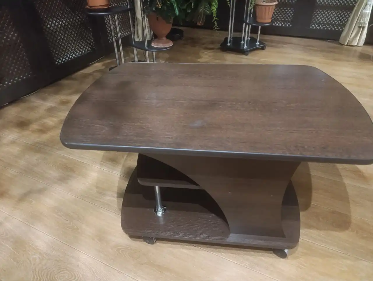 Столик на диванных колёсах 900*585 - Барахолка в Новосибирск