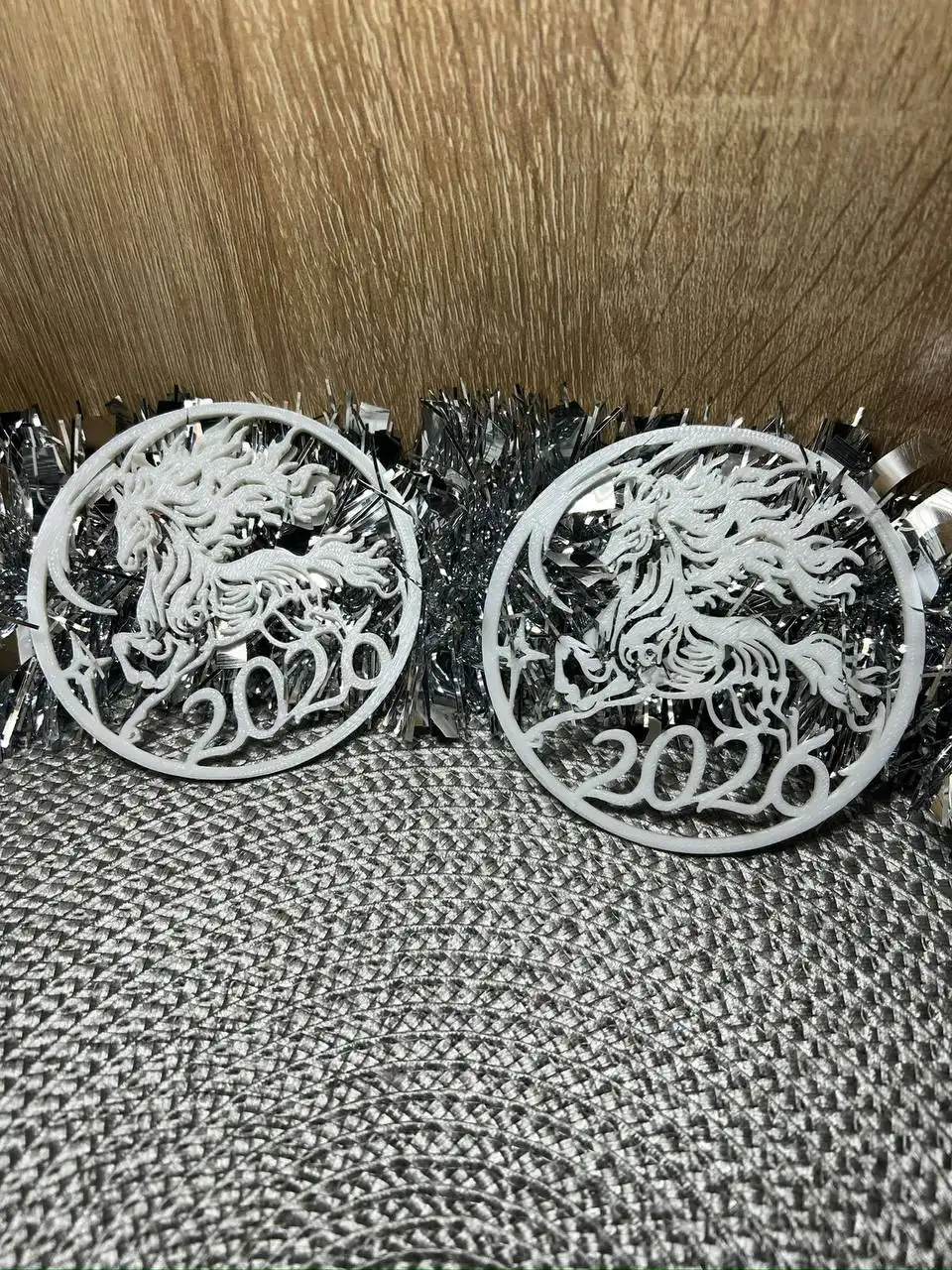 Новогодние украшения в любом цвете