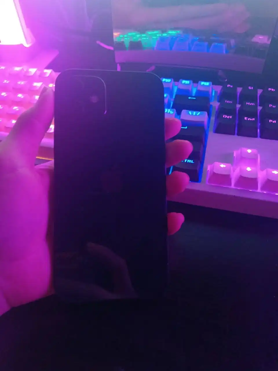 Продам айфон 12