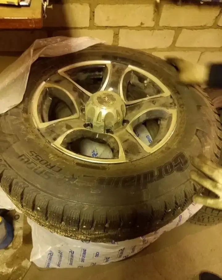 Продам колеса 6 отверстий от Шиангун Сцео