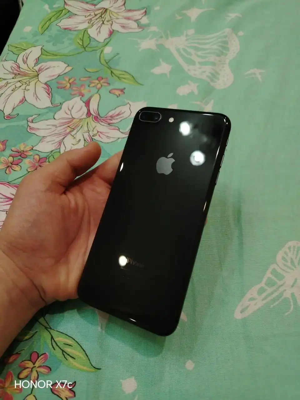 Продам iPhone 8 plus в отличном состоянии