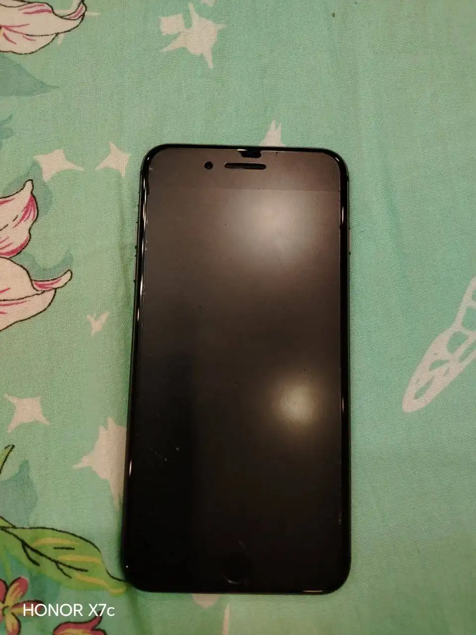 Продам iPhone 8 plus в отличном состоянии