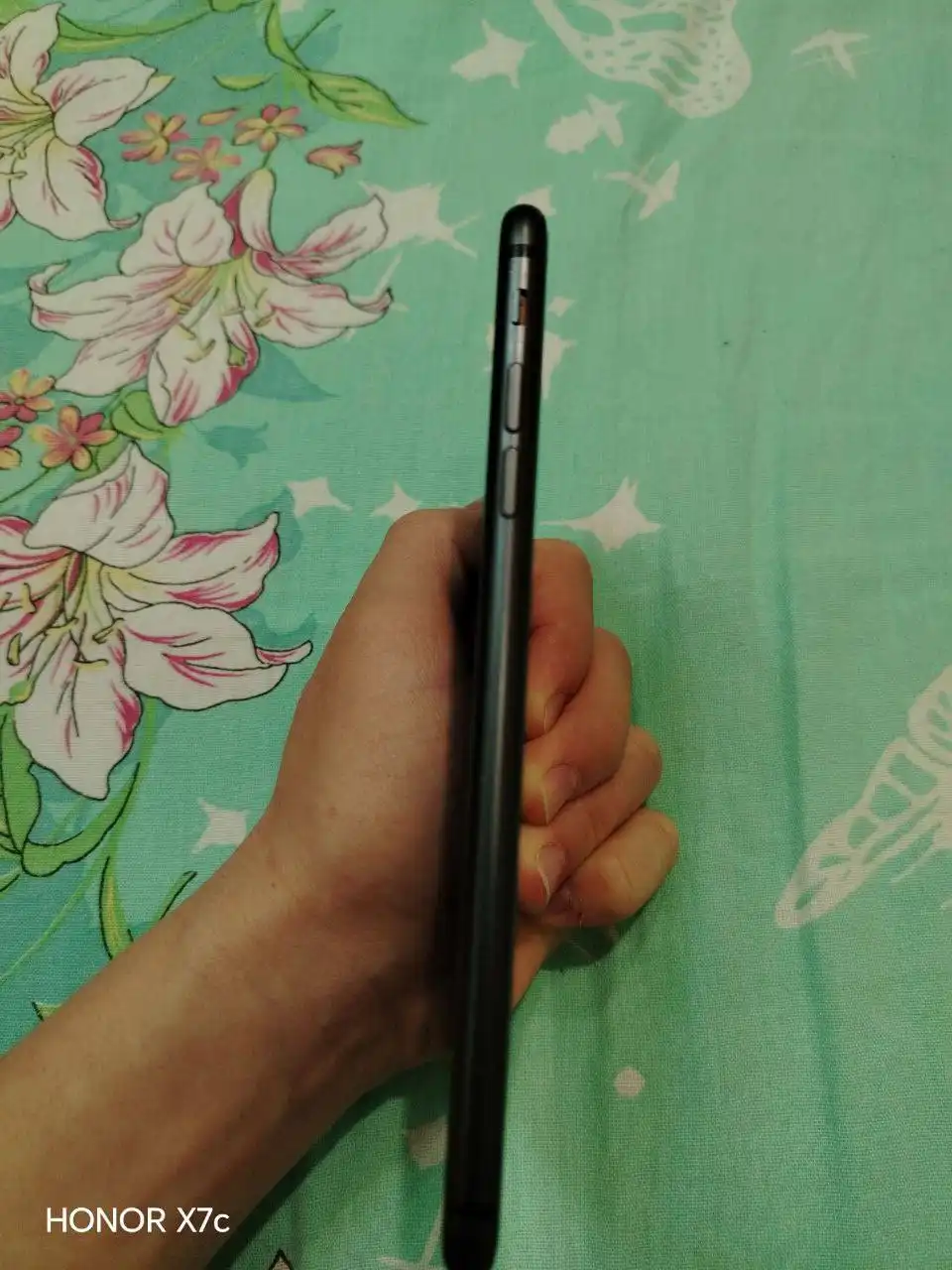 Продам iPhone 8 plus в отличном состоянии