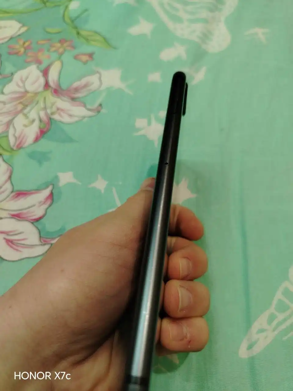 Продам iPhone 8 plus в отличном состоянии