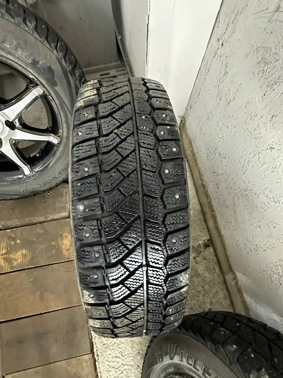Продажа зимней резины для Нивы