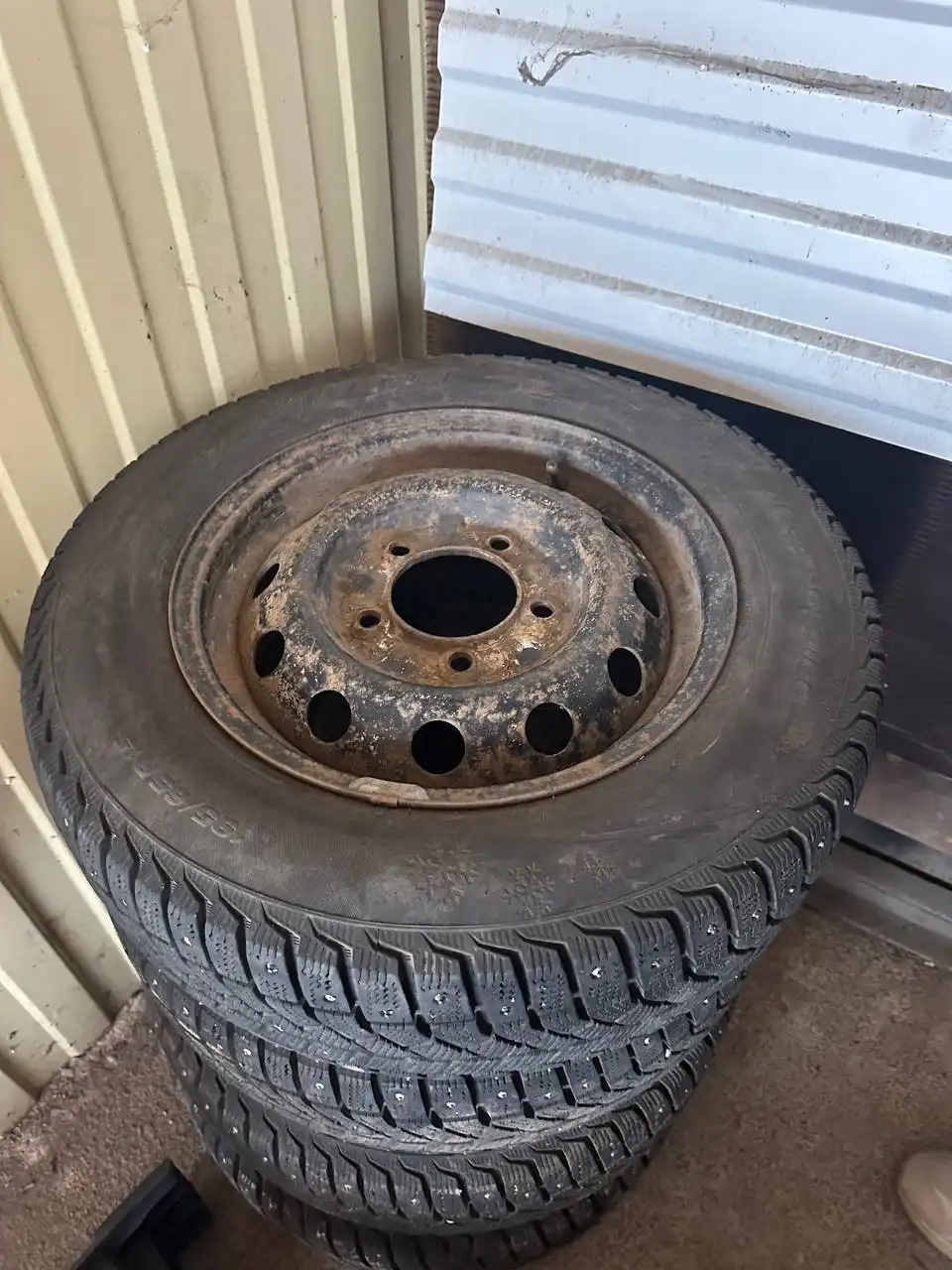 Продажа зимней резины для Нивы