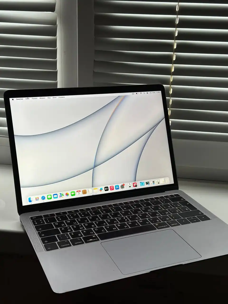 Продам MacBook Air 2018 128 ГБ