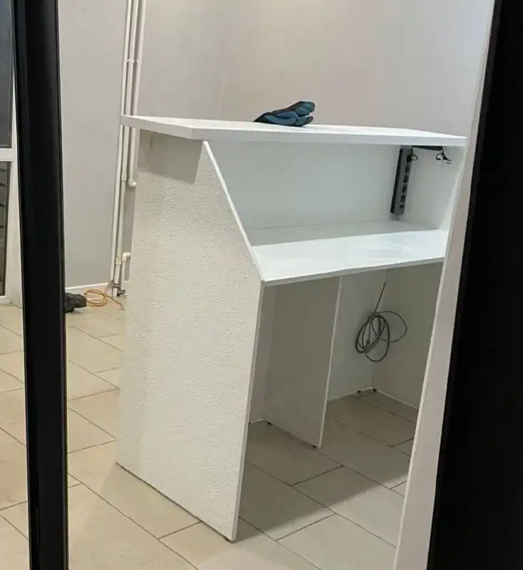 Продам ресепшен с подсветкой и тумбой