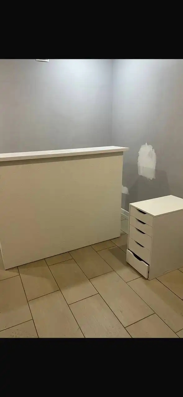 Продам ресепшен с подсветкой и тумбой