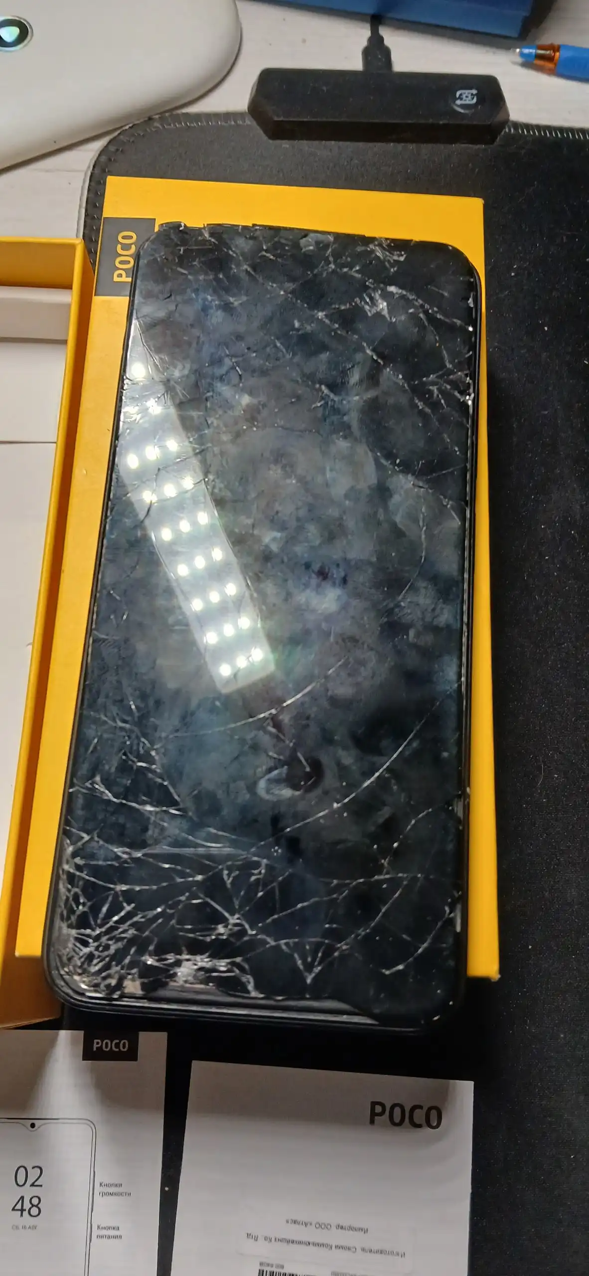 Продам iPhone с неработающим дисплеем и документами