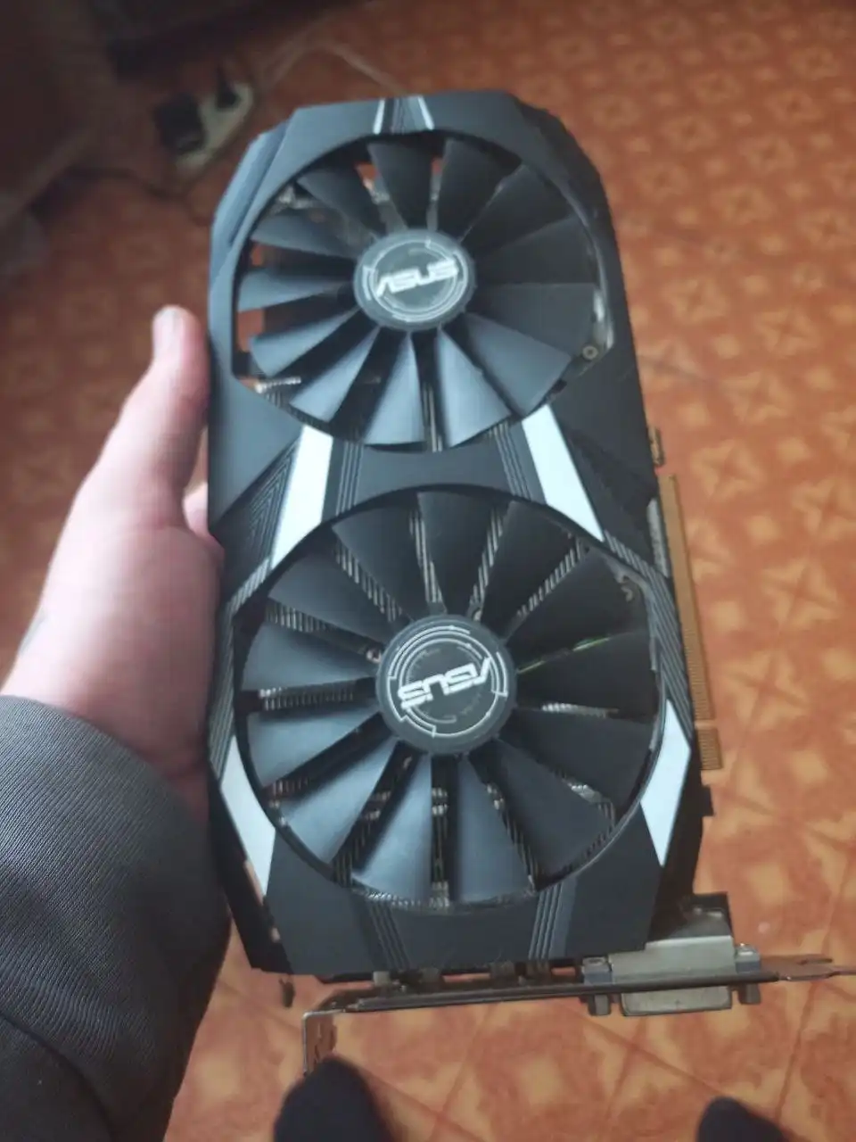 Продам видеокарту NVIDIA GeForce GTX 1050 Ti 4GB