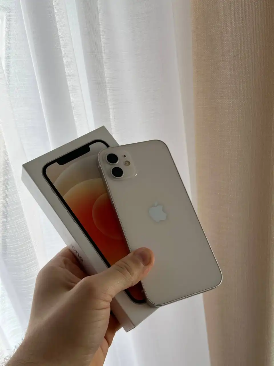 Продам iPhone 12 128 GB White в отличном состоянии