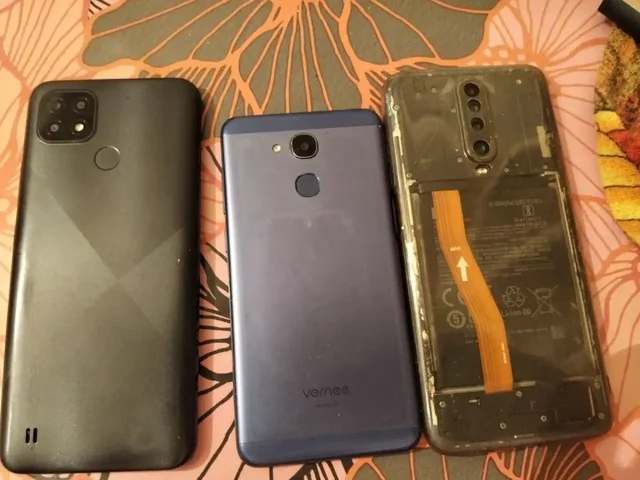 Продажа смартфонов на запчасти - Смартфоны и телефоны в Оренбург