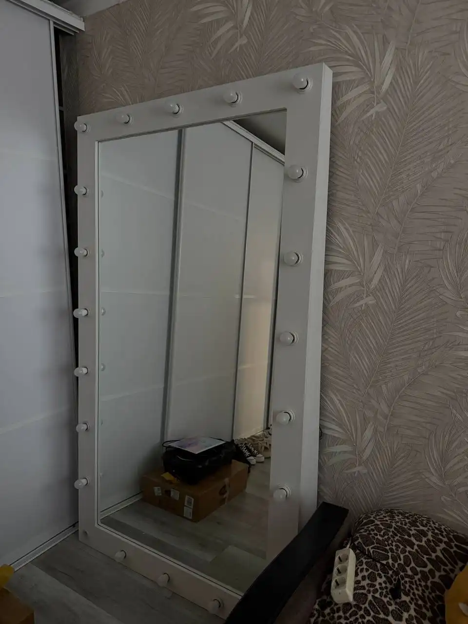 Шикарное зеркало с подсветкой