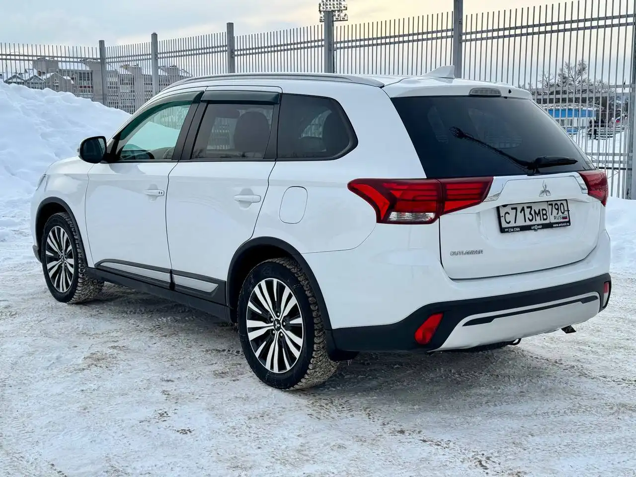 Продажа Mitsubishi Outlander 2020 года - Внедорожники и кроссоверы (Авто) в Оренбург