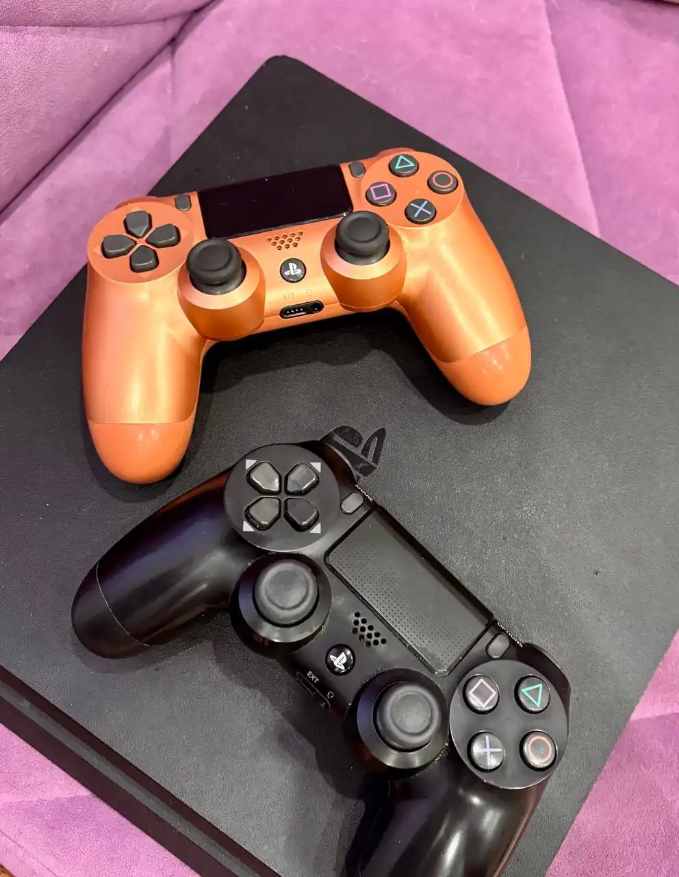 Sony Playstation 4 Slim 500гб с двумя геймпадами и играми - Игровые приставки (Электроника) в Оренбург