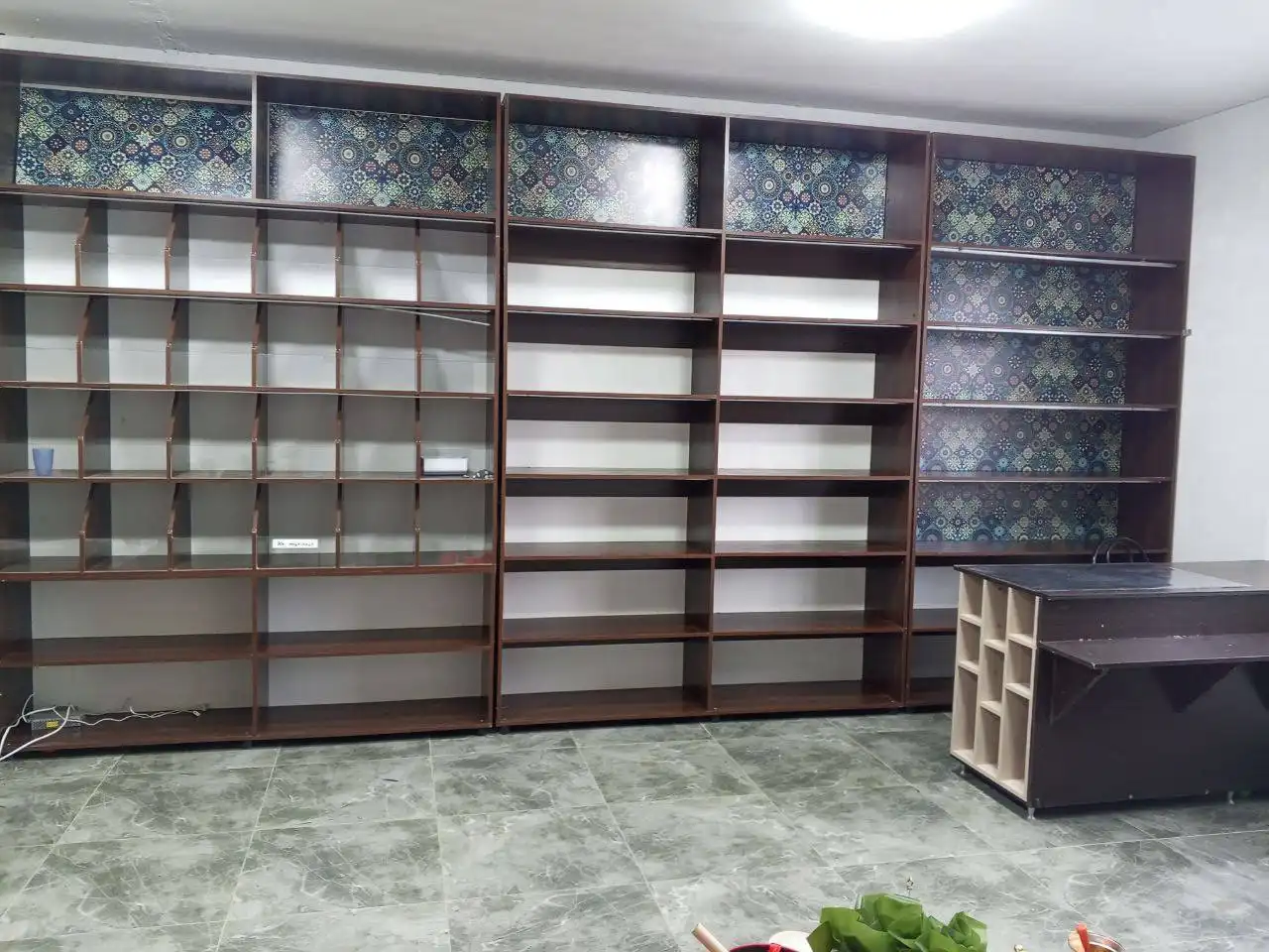 Стеллажи, стол и тумба - Барахолка в Оренбург