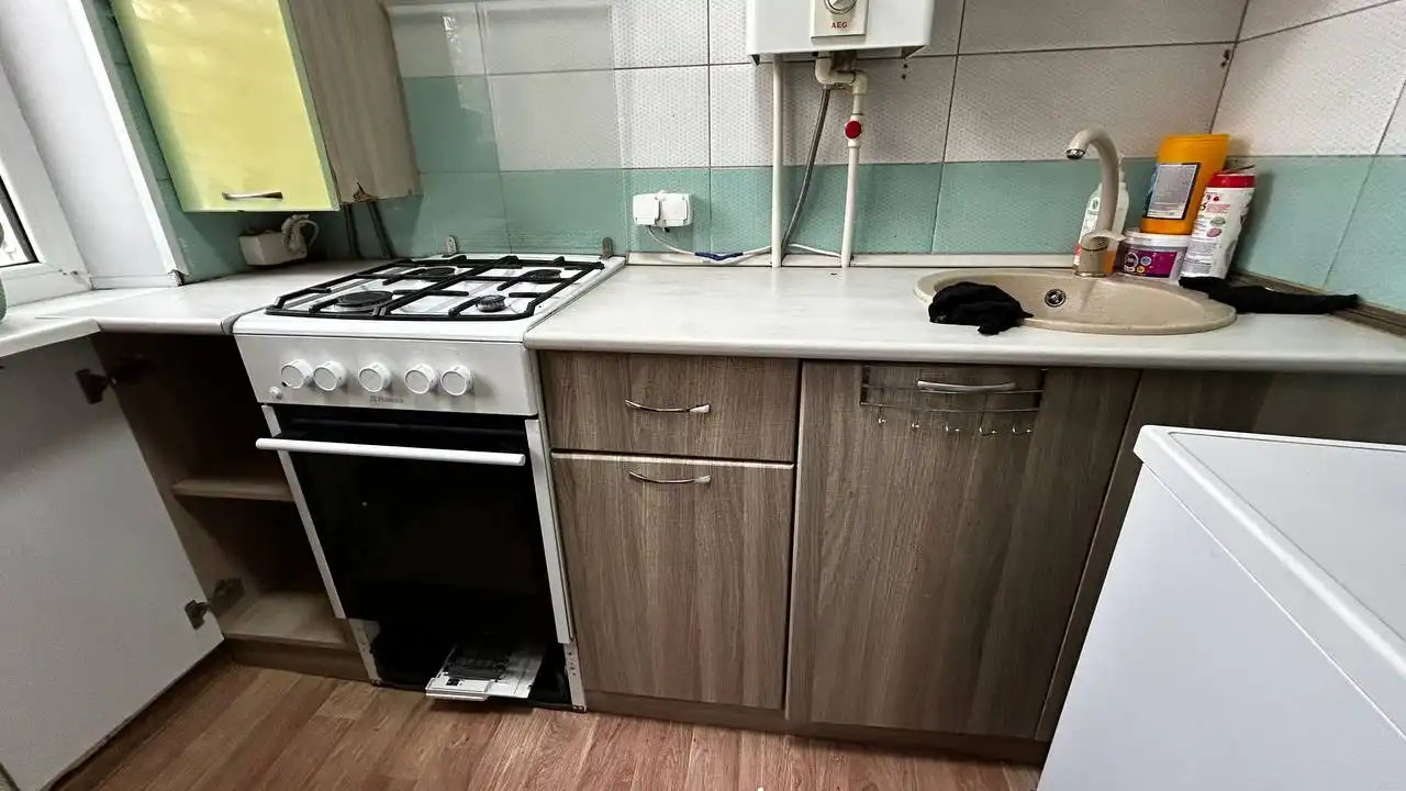 Продам кухонные тумбочки с мойкой и смесителем - Мебель для кухни (Барахолка) в Оренбург