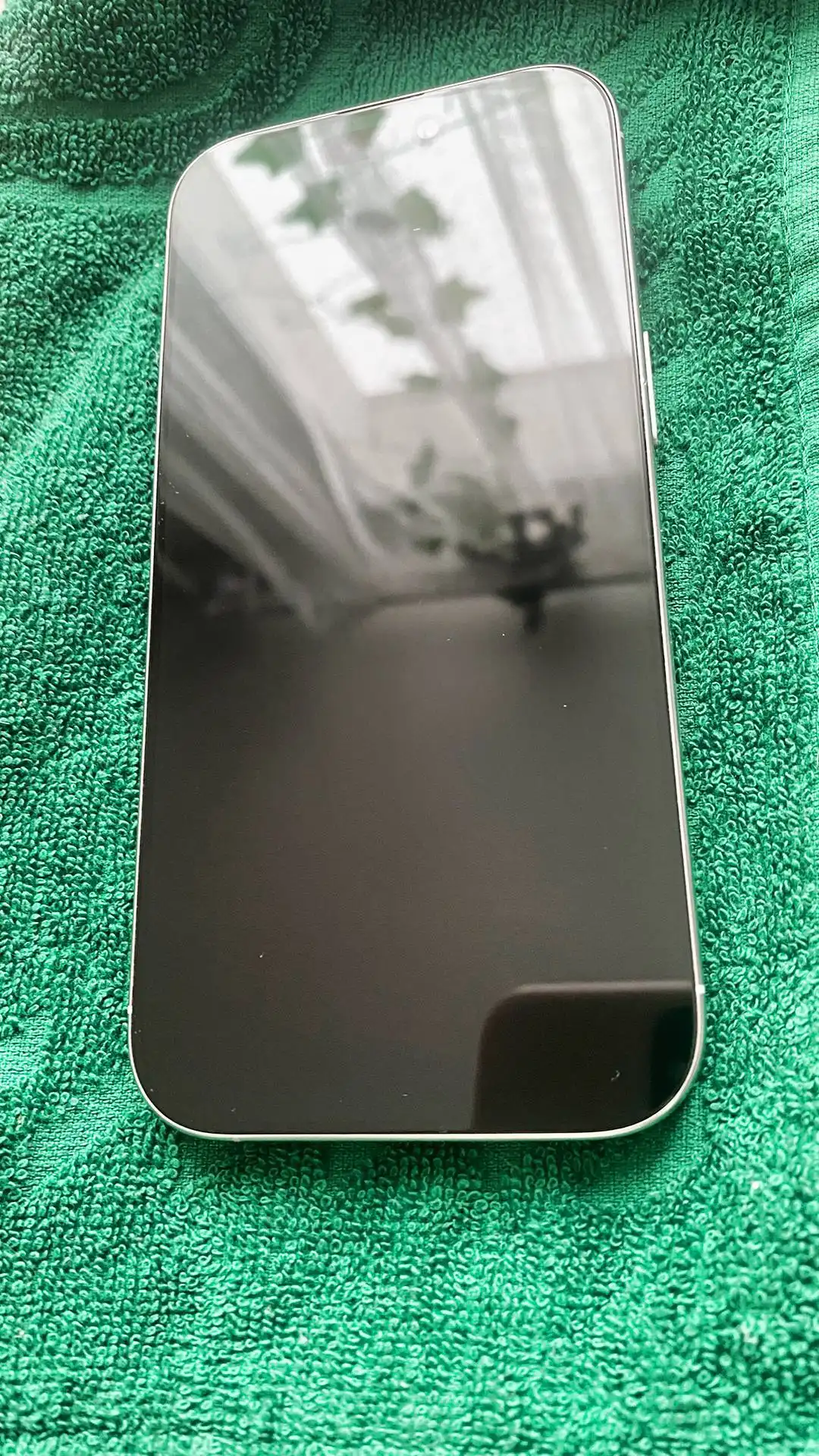 Продам iPhone 16 Pro (белый) - Смартфоны (Электроника) в Оренбург